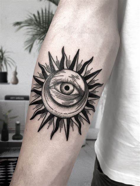 31 Mesmerizing Sun Tattoo Designs for Fierce and Unstoppable Individuals 10 Sun and eye tattoo