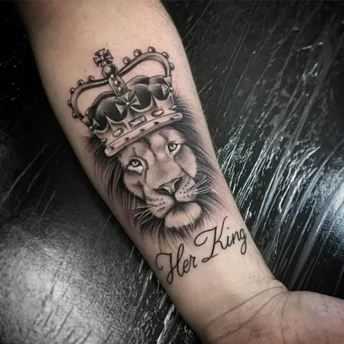 More Than 20 Fiercely Gorgeous Lion Tattoos Ideas 1 1. TATTOO OF A LION WITH A CROWN