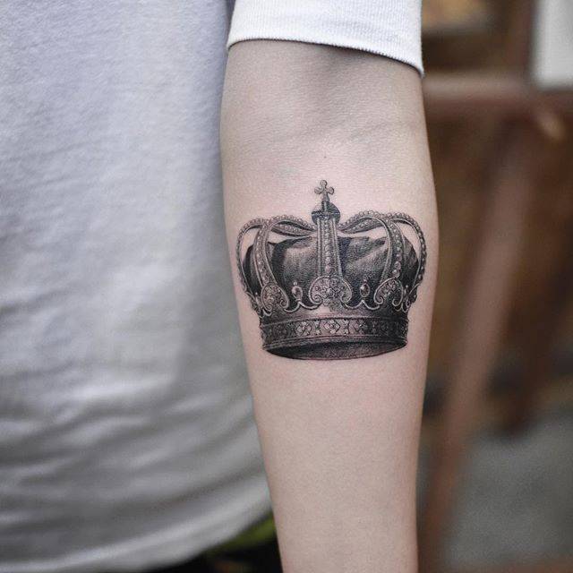 crown tattoo