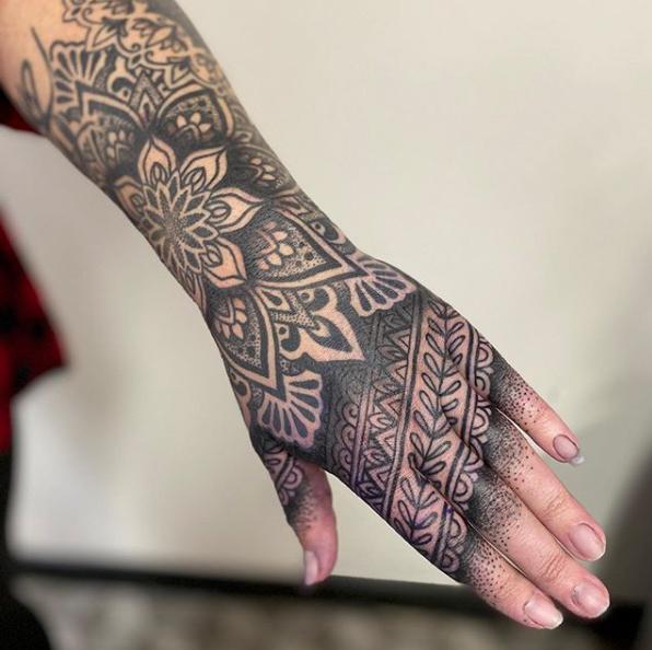 blackwork tattoo