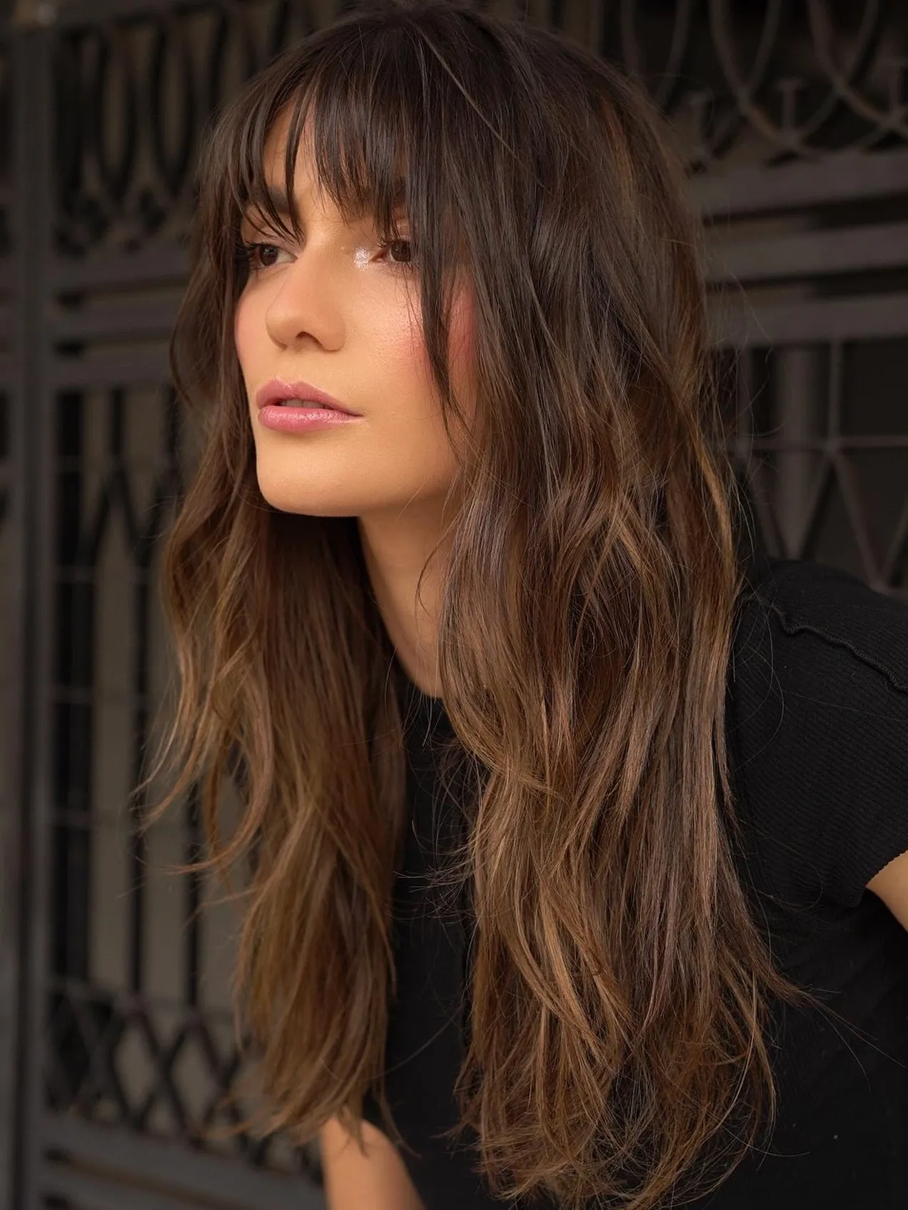Bangs with two strands and tousled layers