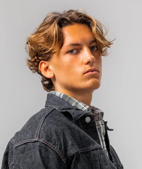 Hairstyles for men with wavy hair