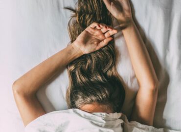 How Do you Sleep with Your Hair Straight? 4 Tips!