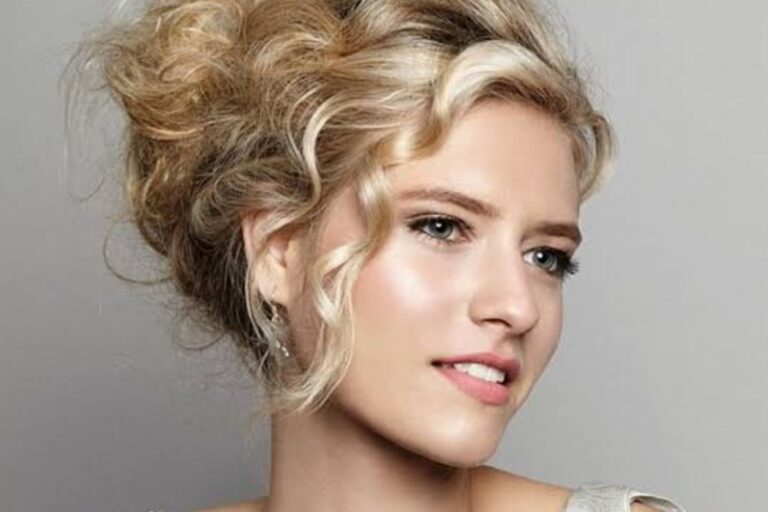 26 Women’s Homecoming Hairstyle Ideas for 2023
