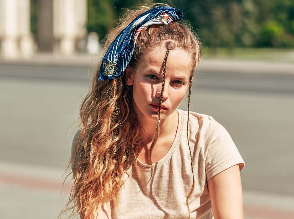 40 Trendy Bandana Hairstyles to Inspire You! 13 Bandana and Side Ponytail with Braided Locks