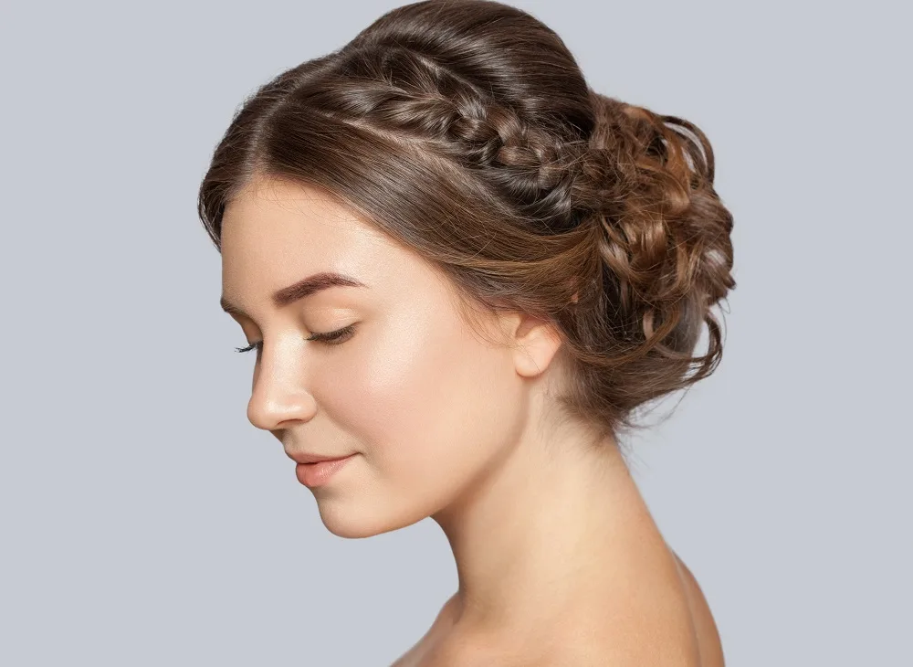 Chignon braided with a puffed crown