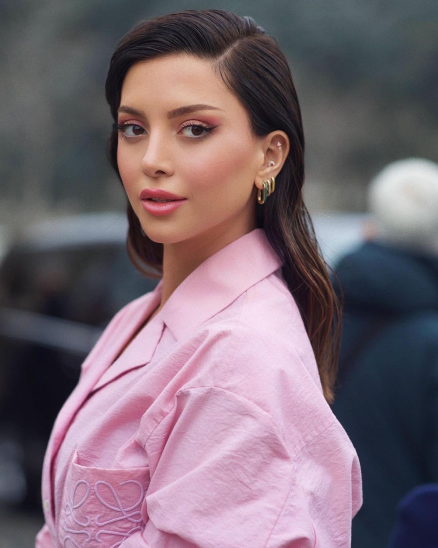 43 Trendy Asian Hairstyles for Women 13 Long hair with a wet back