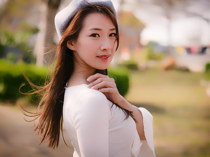 43 Trendy Asian Hairstyles for Women 37 Long straight with a beret