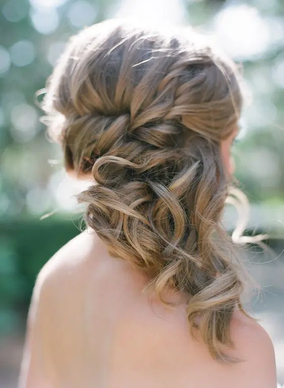 Messy Hair, Don't Care: 45 Hairstyles for the Carefree Spirit 19 Messy Half-up Bridal Hairstyle