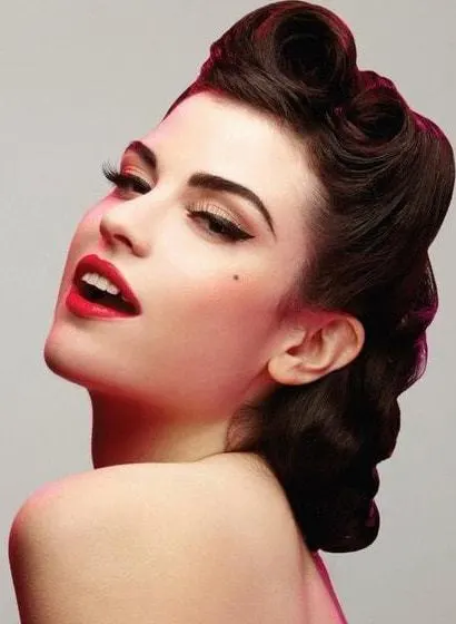 Rolled-Up Top with an Updo at the Nape