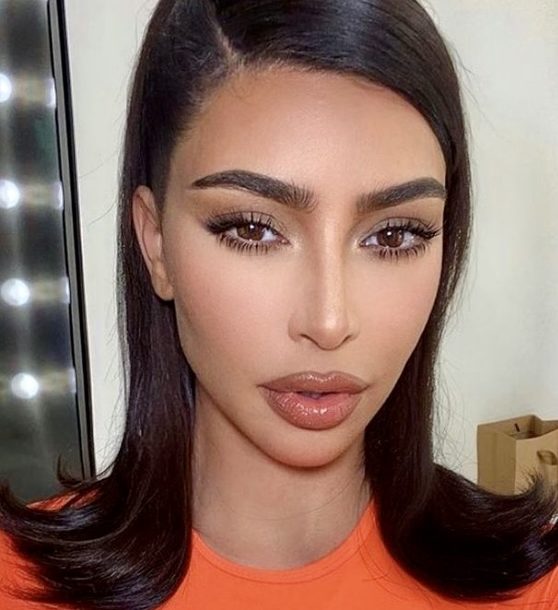 Sleek and Side-parted Short Hair with U-shaped Ends
