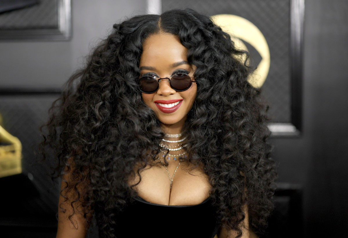 Layered and Voluminous Curls with a Mid-parting