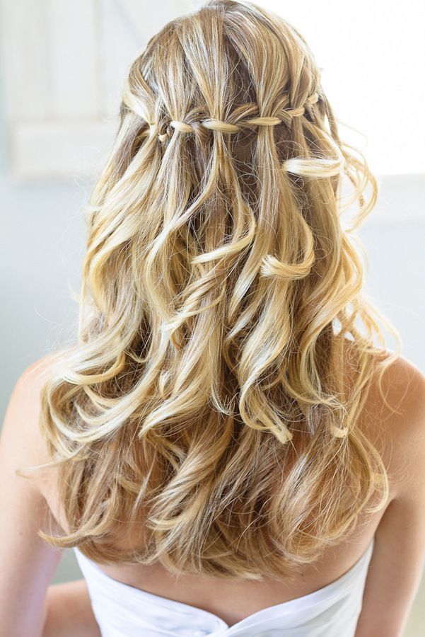 Waterfall braid with loose waves