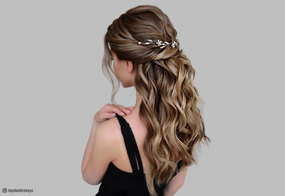 Boho loose waves with twisted accent
