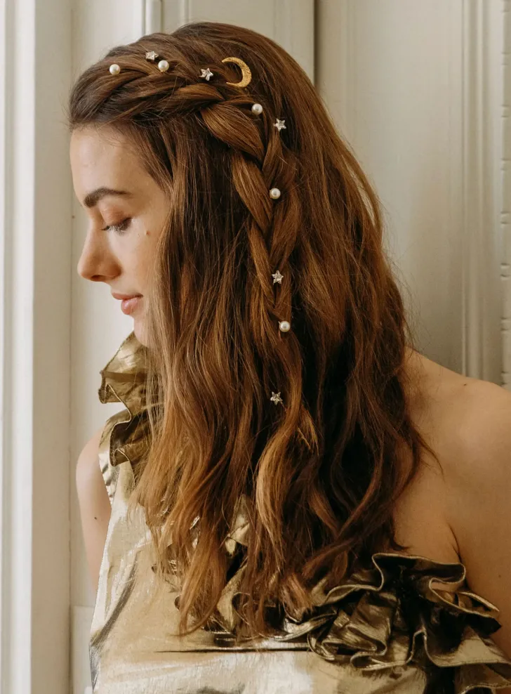 43 Chic Hairstyles That Look Even Better with Bobby Pins 29 Lace Braid with Bobby Pin