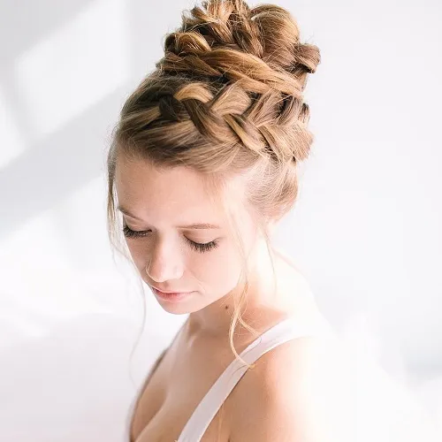Top knot with a braided <yoastmark class=