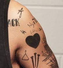 A Guide to More than 51 Tattoos That Harry Styles Has - For All the Harries Out There 50 A Guide to More than 51 Tattoos That Harry Styles Has - For All the Harries Out There Top Beauty Magazines