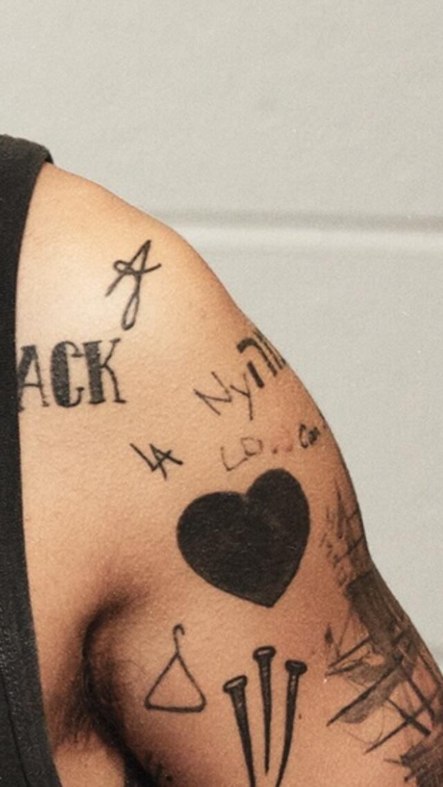 A Guide to More than 51 Tattoos That Harry Styles Has - For All the Harries Out There 8 A Guide to More than 51 Tattoos That Harry Styles Has - For All the Harries Out There Top Beauty Magazines