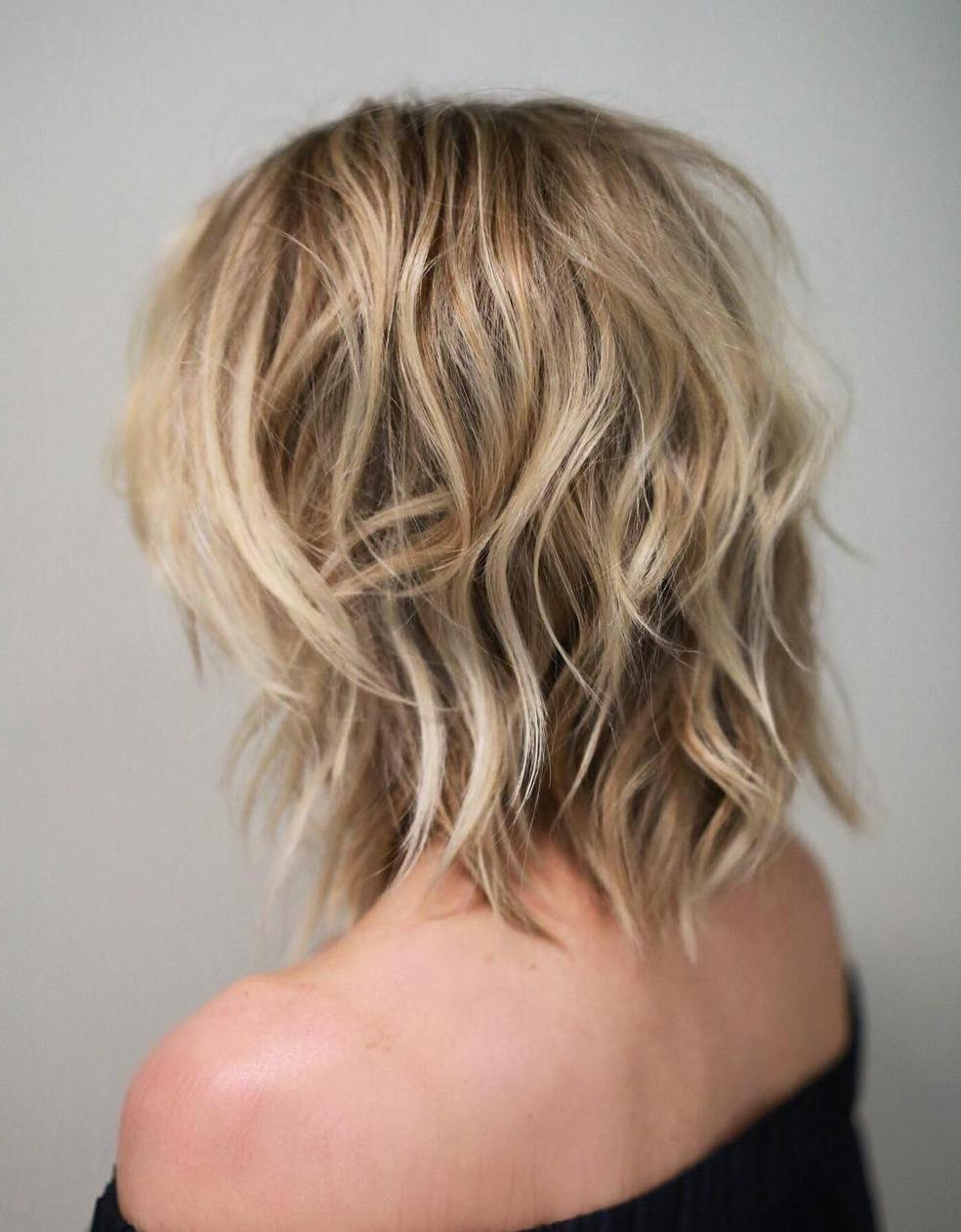 Timeless Elegance: 35 Korean Hairstyles for Women 19 Korean Textured Shag Cut