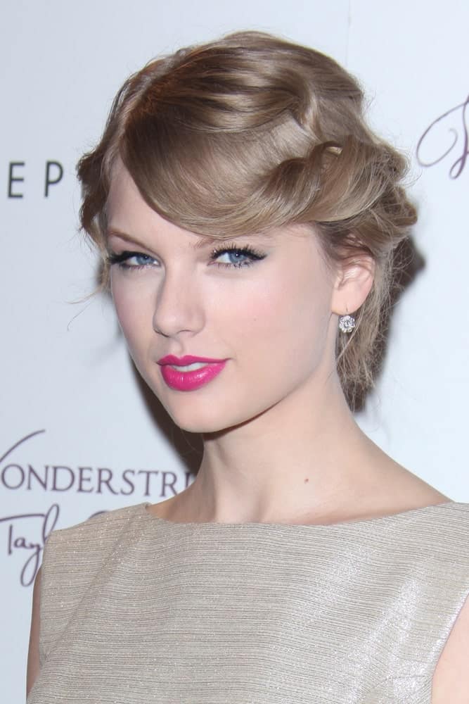 Swifties Hairstyles: 30 Taylor Swift-Inspired Looks for the Eras Tour 4 The 1989 Messy Bun