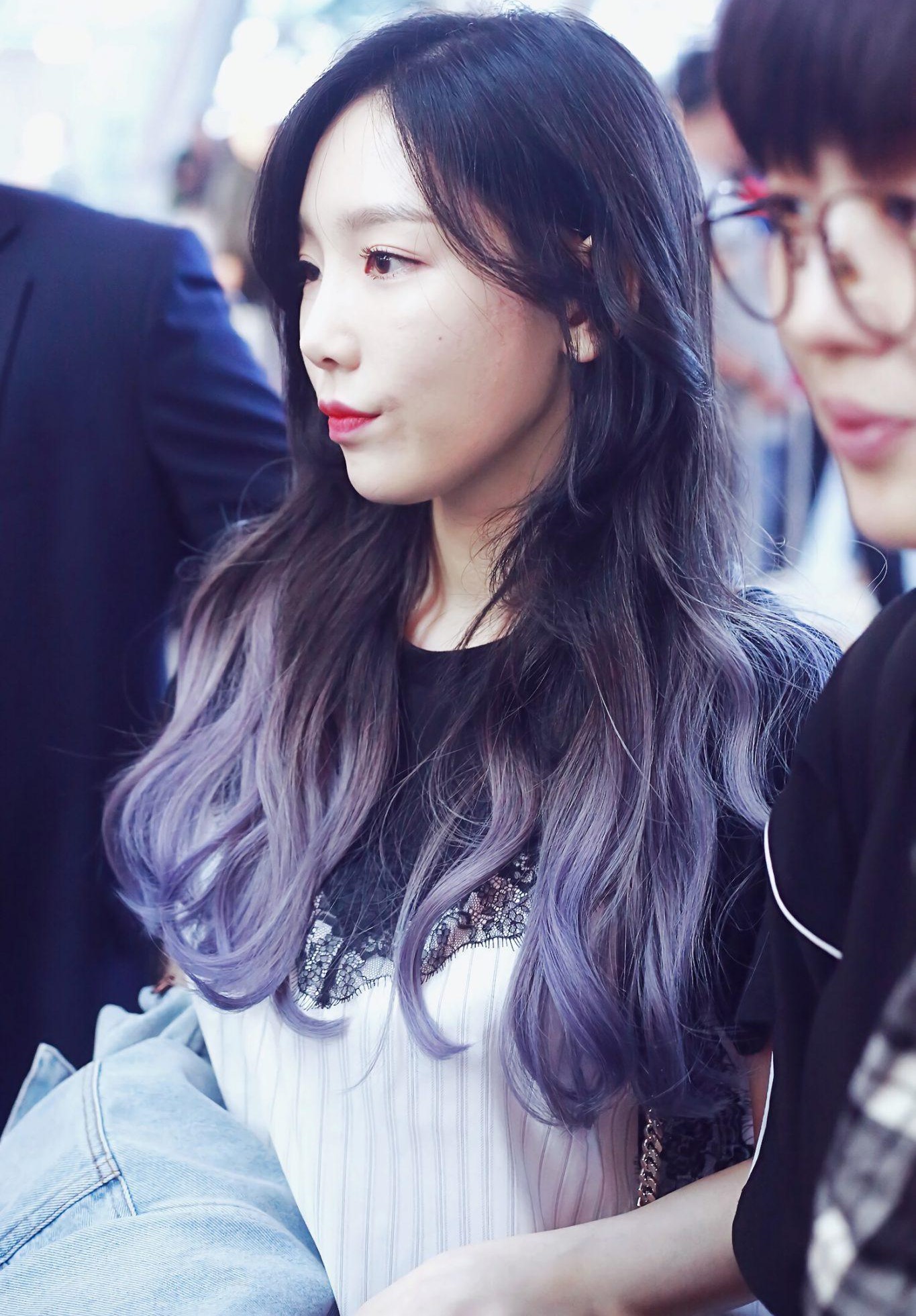 Timeless Elegance: 35 Korean Hairstyles for Women 11 Korean Two-Toned Hair