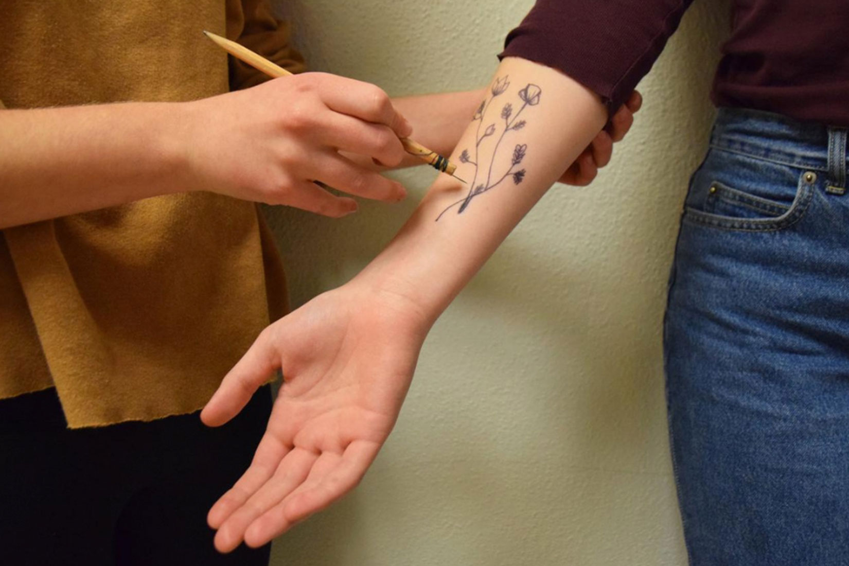 Hand-poked Tattoo: An Ancient Yet Cool Way Of Tattooing - Making Its Way Back To Modern Body Art 1 Hand-poked Tattoo: An Ancient Yet Cool Way Of Tattooing - Making Its Way Back To Modern Body Art Top Beauty Magazines