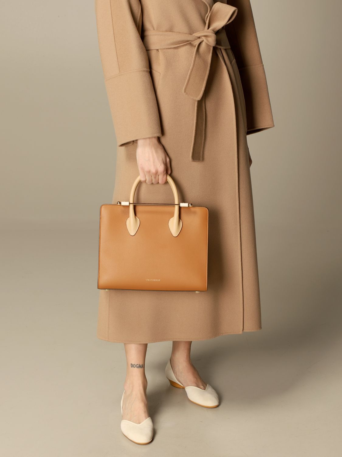 14 Timeless Wardrobe Essentials Every Woman Should Own 7 women outfit essentials