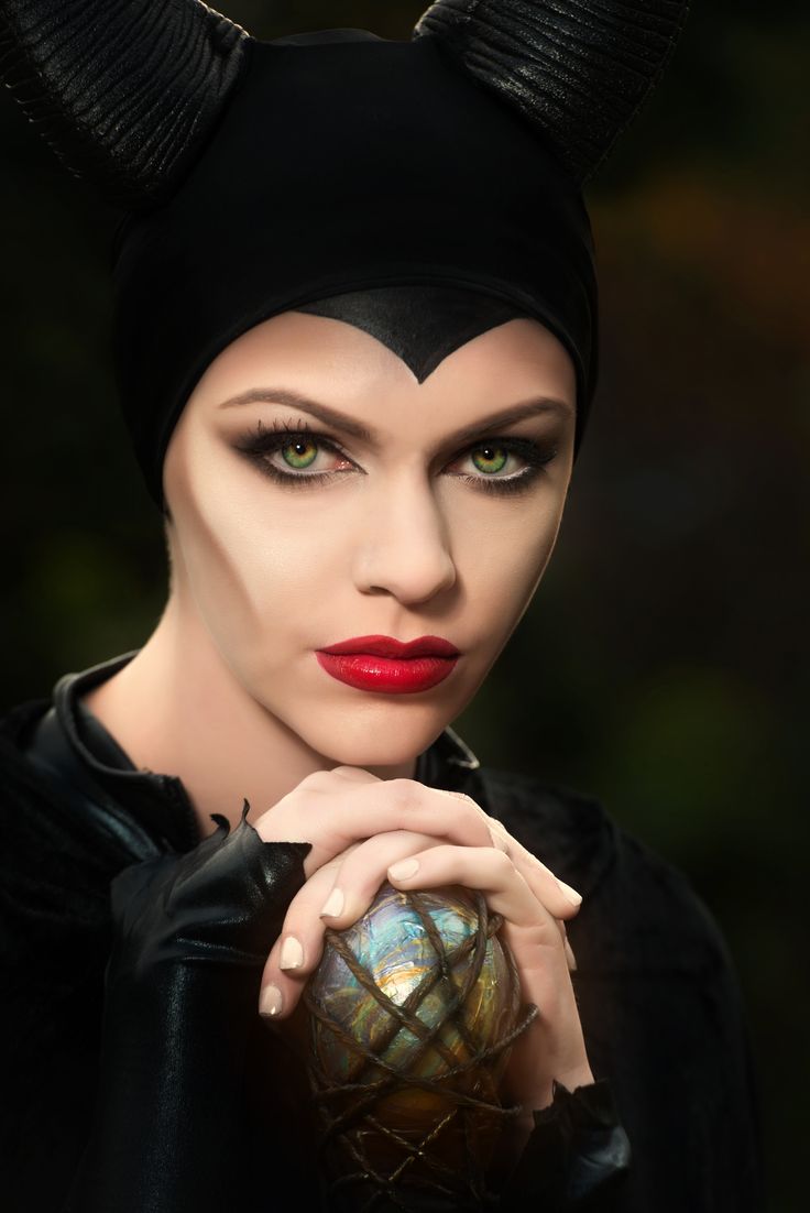 The Witch's Vanity: 30 Mystical Witch Makeup Ideas For 2023 11 witch halloween makeup