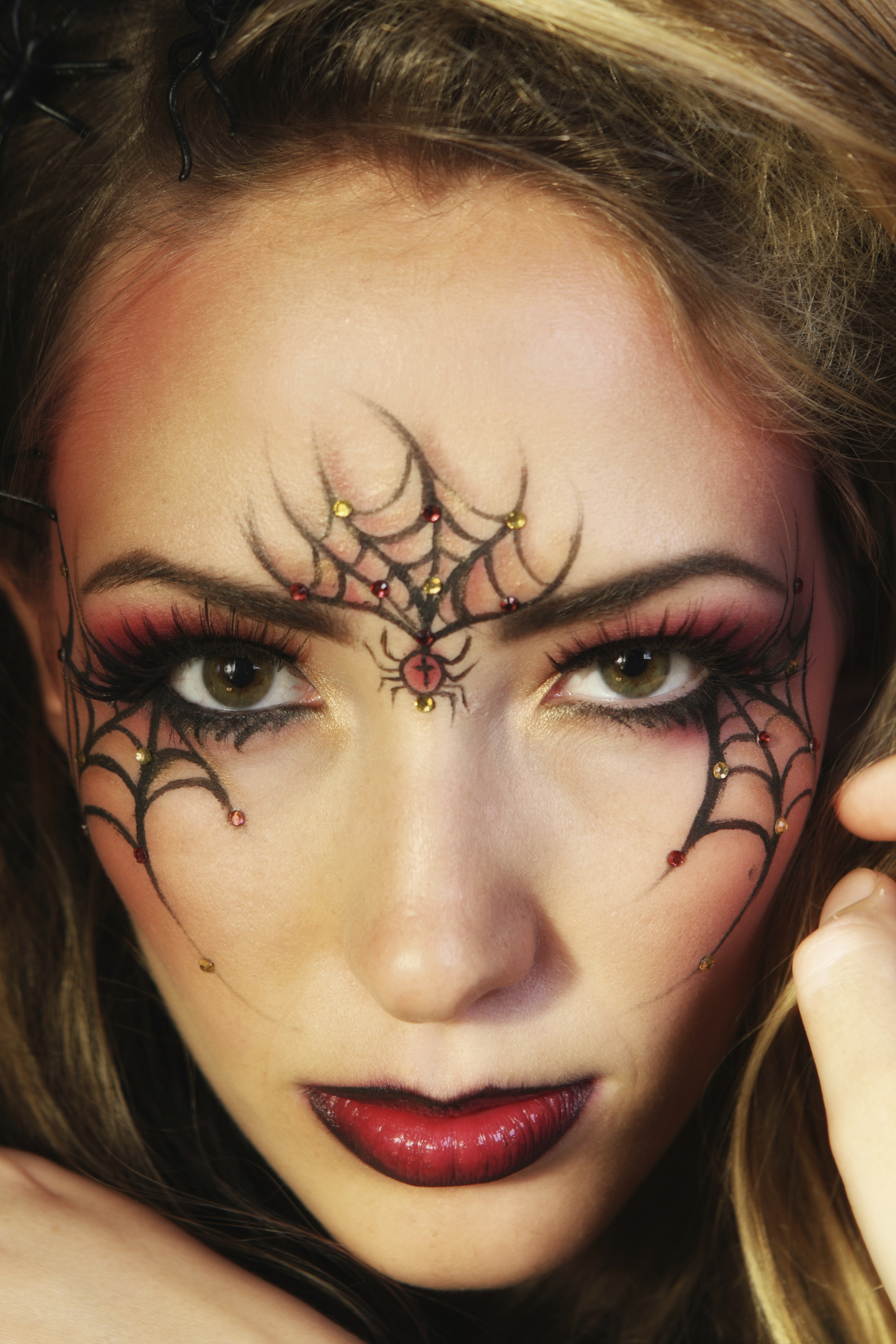 Hauntingly Beautiful Spider Makeup Ideas for Halloween 2023 17 Black Widow