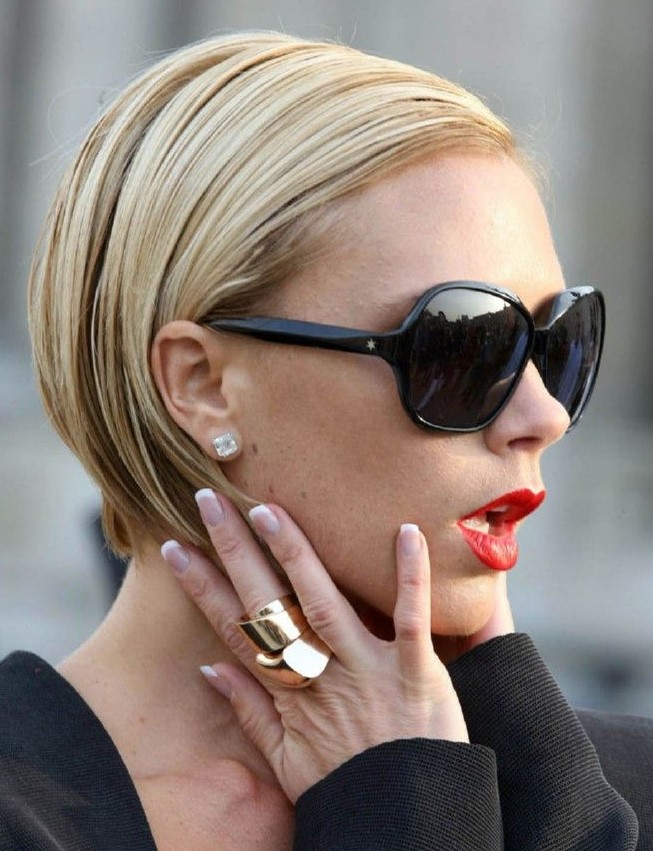 Victoria Beckham Inspired 31 Hairdos for a Fashion-Forward Look 23 Blonde Bob Victoria Beckham Hairstyle