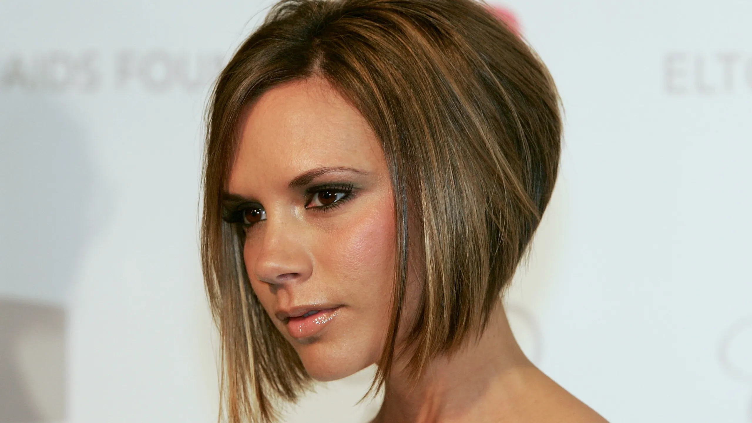 Victoria Beckham Inspired 31 Hairdos for a Fashion-Forward Look 19 Concave Bob Victoria Beckham Hairstyle