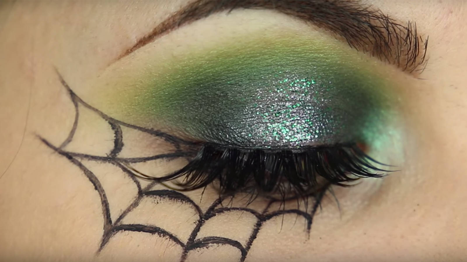Hauntingly Beautiful Spider Makeup Ideas for Halloween 2023 14 Glittery Spider