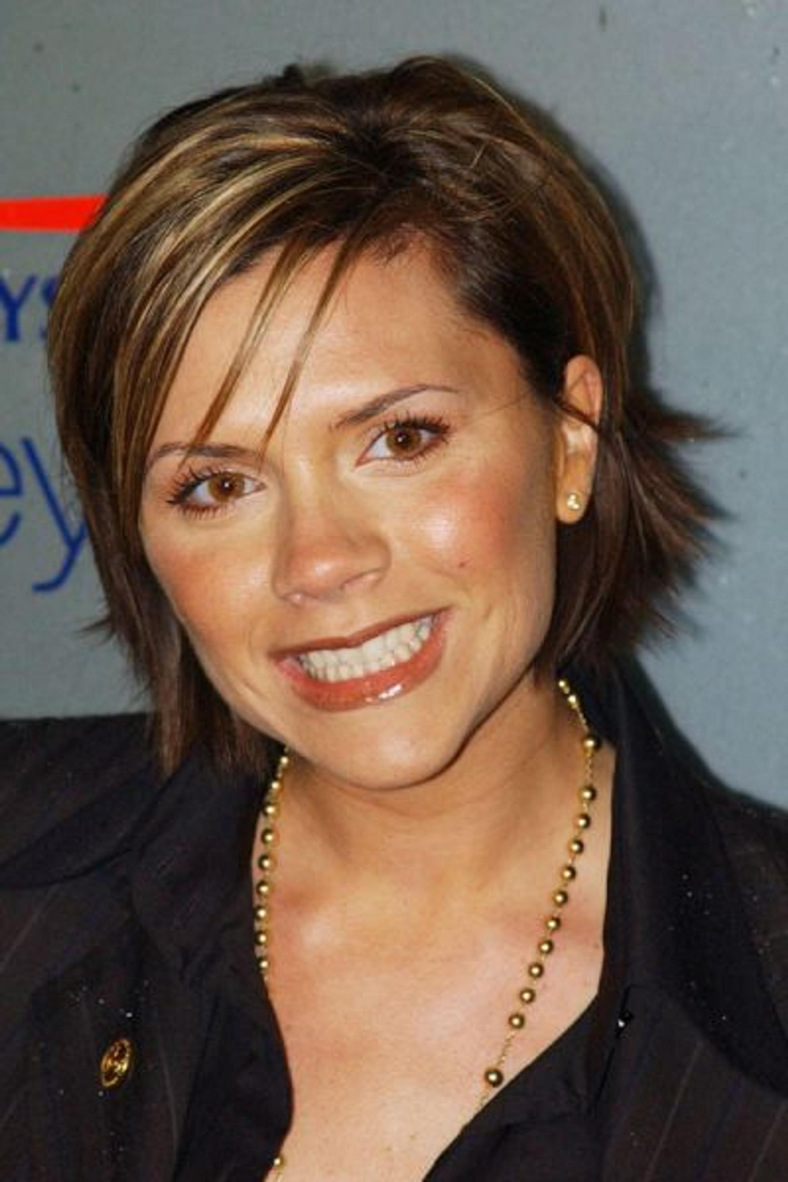 Victoria Beckham Inspired 31 Hairdos for a Fashion-Forward Look 22 Layered Bob with Textured Ends Victoria Beckham Hairstyle