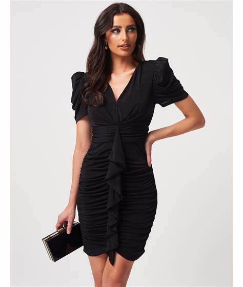 14 Timeless Wardrobe Essentials Every Woman Should Own 1 women outfit essentials