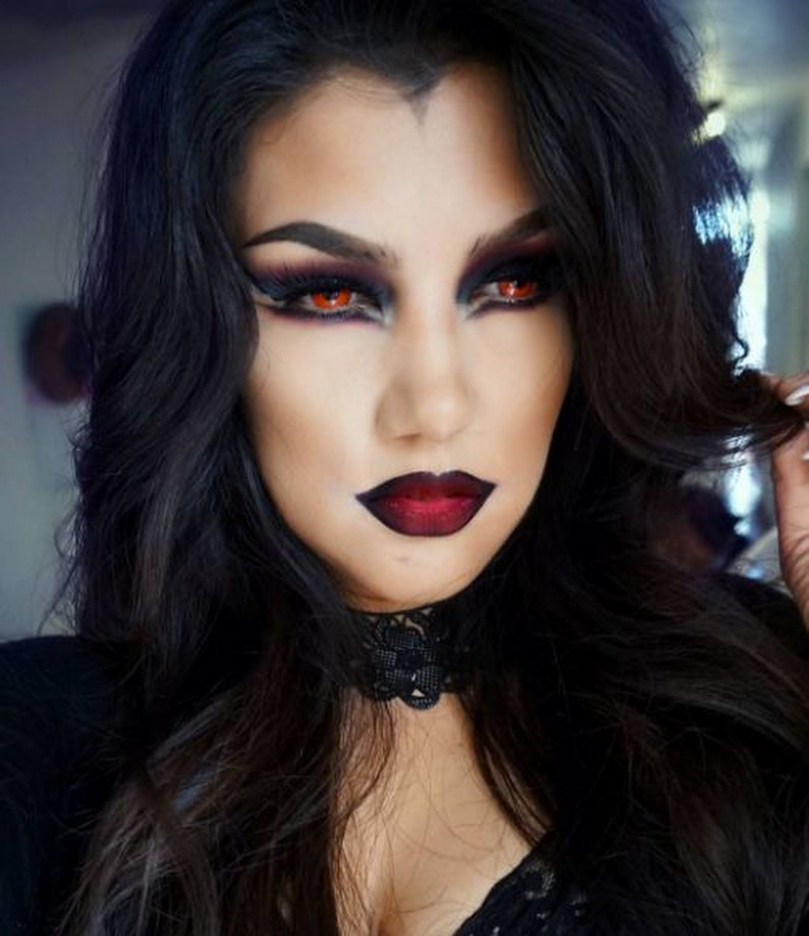 Vampire eye makeup for Halloween