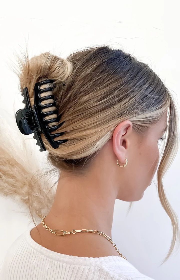 Get Your Groove Back with '90s Inspired Hairdos That Are Making 2023 Comeback 1 Get Your Groove Back with '90s Inspired Hairdos That Are Making 2023 Comeback Top Beauty Magazines