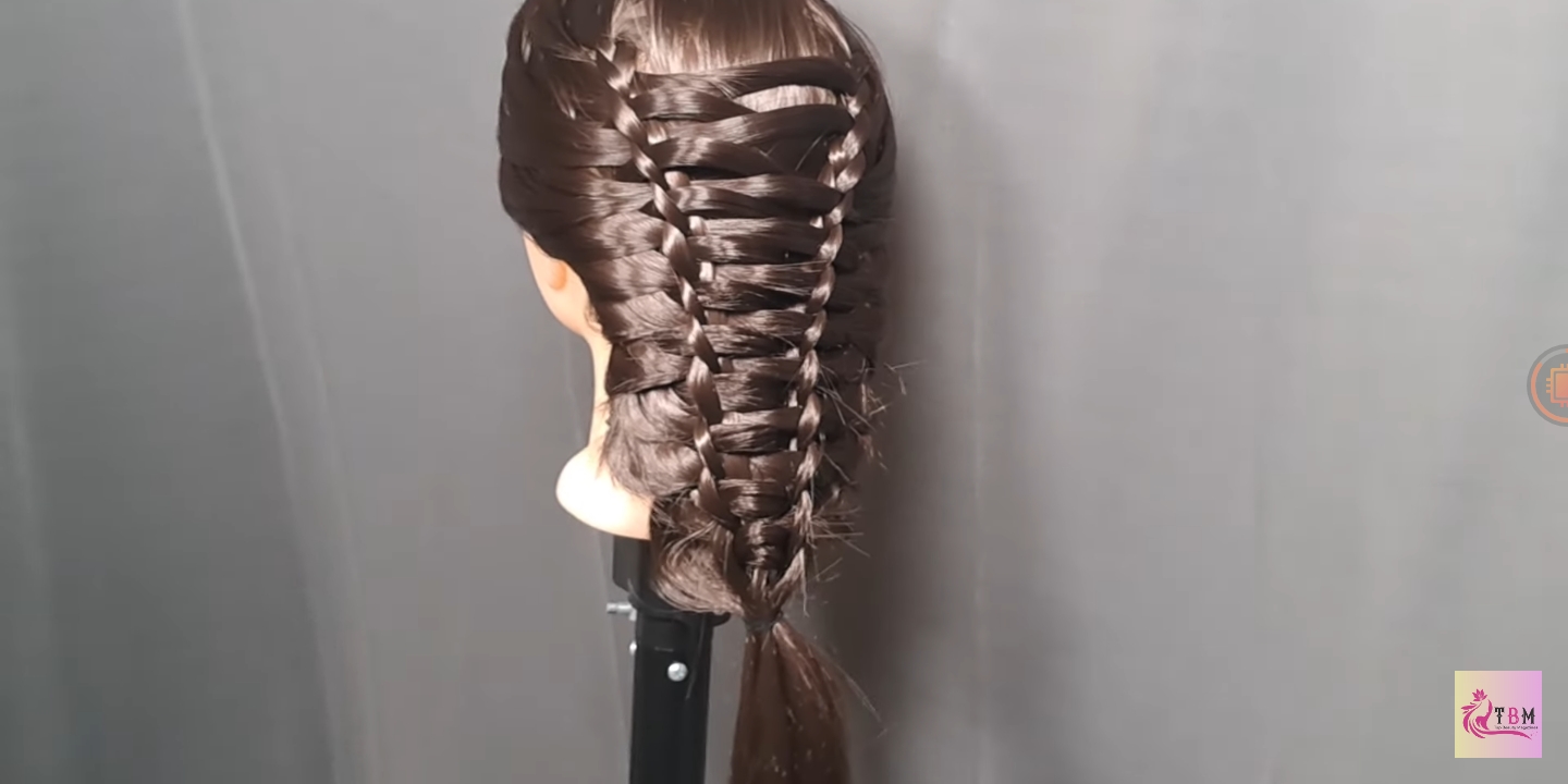 Easy Mat Braid hairstyle: Step By Step Guide 6 Mat braid hairstyle