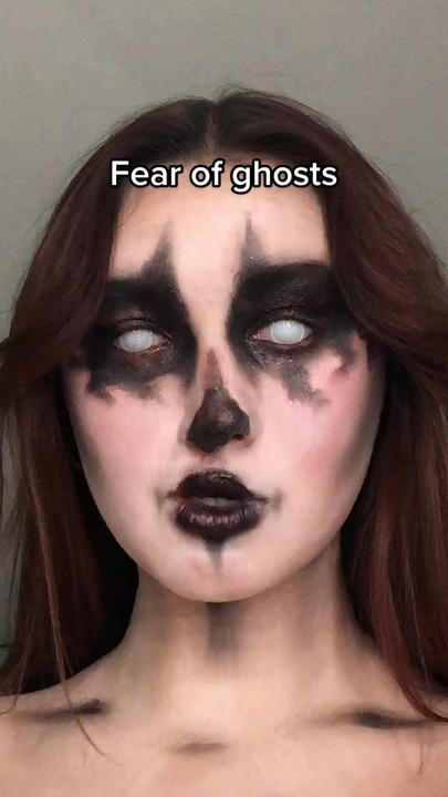 Quick and Spooky: 19 TikTok-Approved Halloween Makeup Ideas 2023 13 ghost makeup