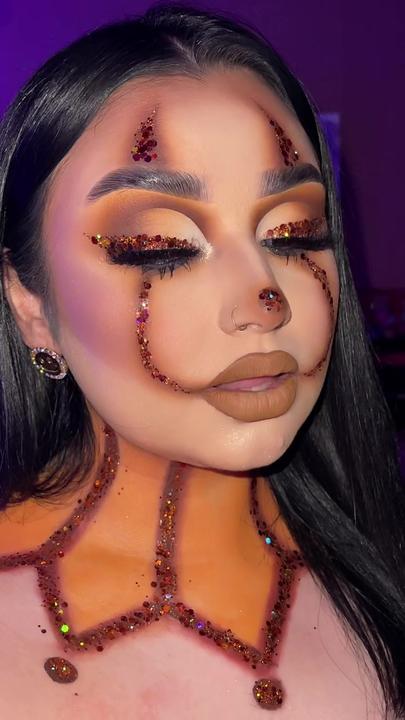 Quick and Spooky: 19 TikTok-Approved Halloween Makeup Ideas 2023 14 clown makeup