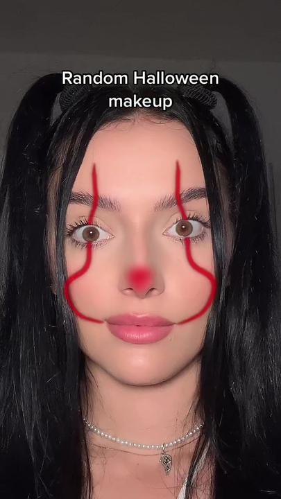 Quick and Spooky: 19 TikTok-Approved Halloween Makeup Ideas 2023 3 Easy Clown Makeup