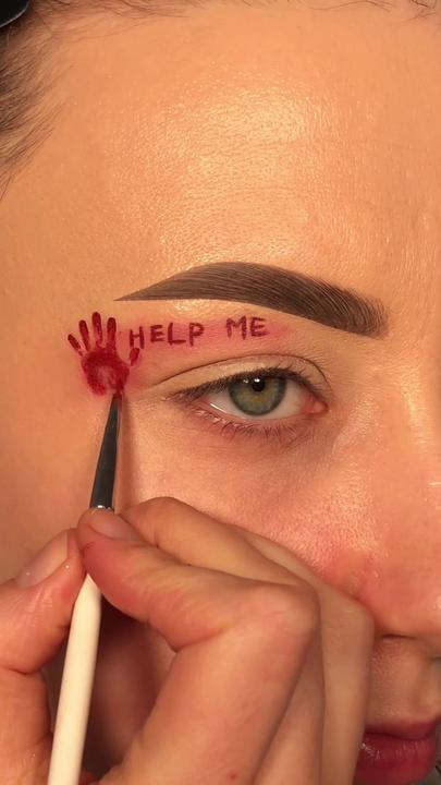 Quick and Spooky: 19 TikTok-Approved Halloween Makeup Ideas 2023 4 HelpMe Eye Makeup