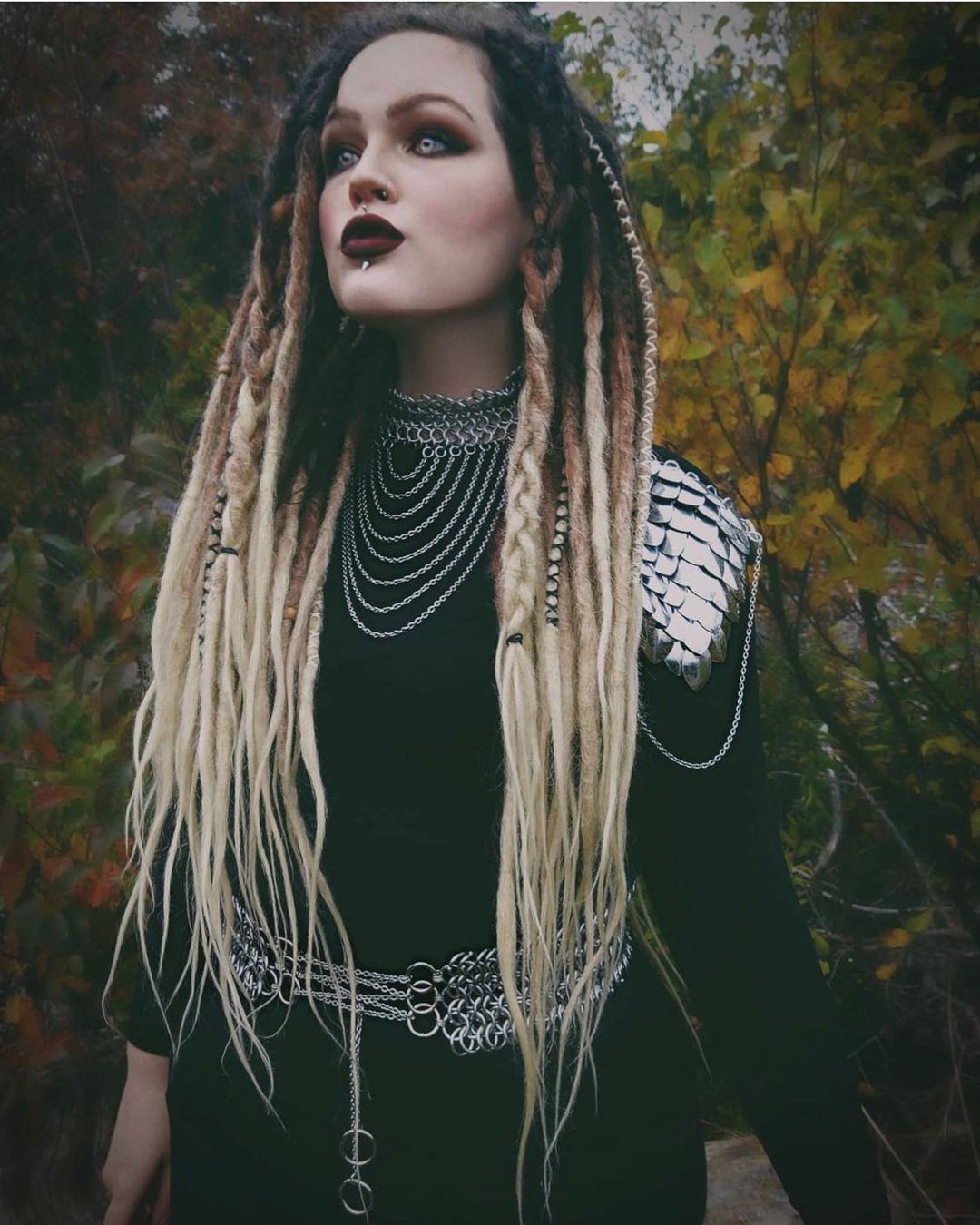 Raven Tresses: A Guide to Stunning Goth Hairdos 19 goth hairstyles