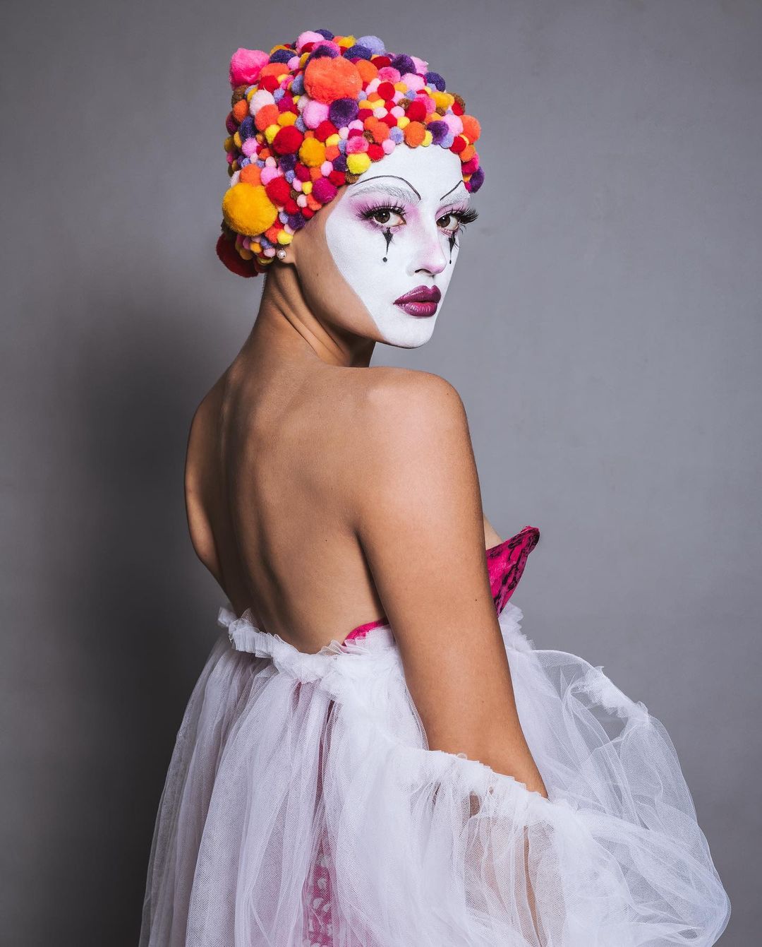 Creepy Clown Hairstyles for a Spooktacular Halloween 16 clown hairstyles