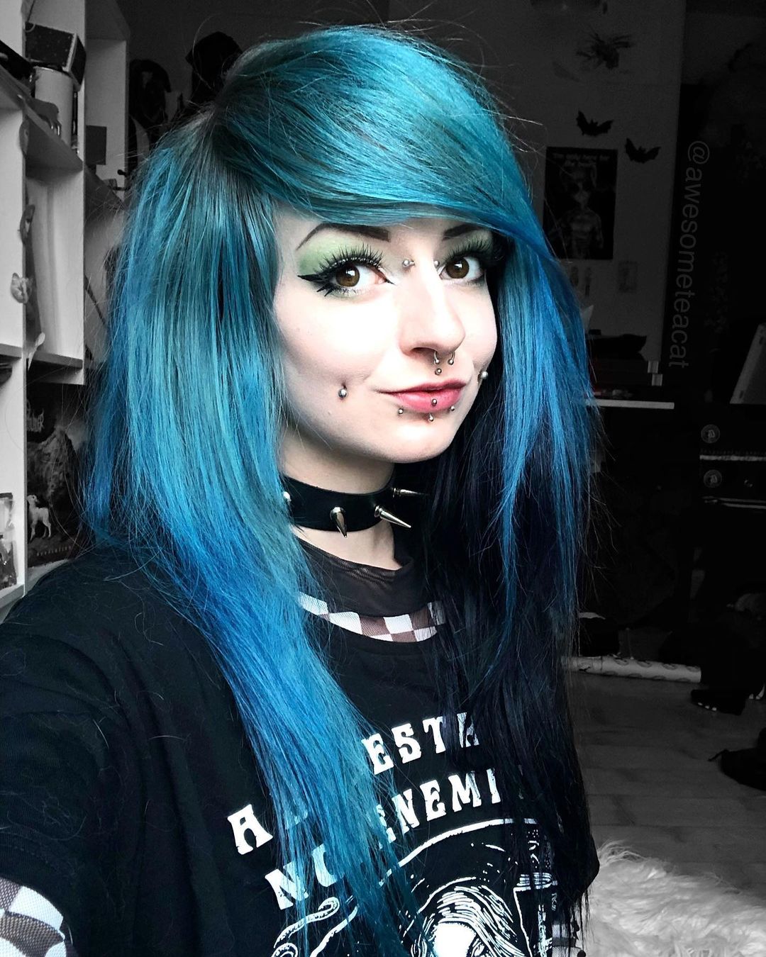 Raven Tresses: A Guide to Stunning Goth Hairdos 8 goth hairstyle
