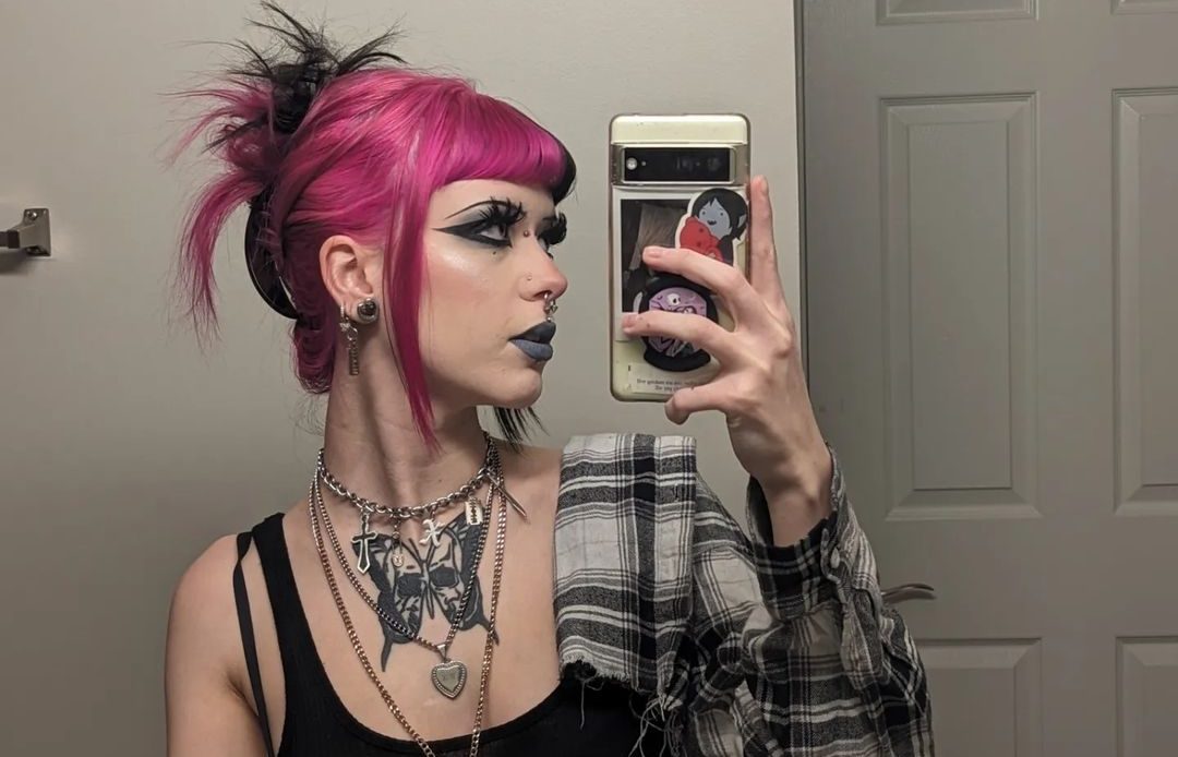 Raven Tresses: A Guide to Stunning Goth Hairdos 7 Goth Hairstyle