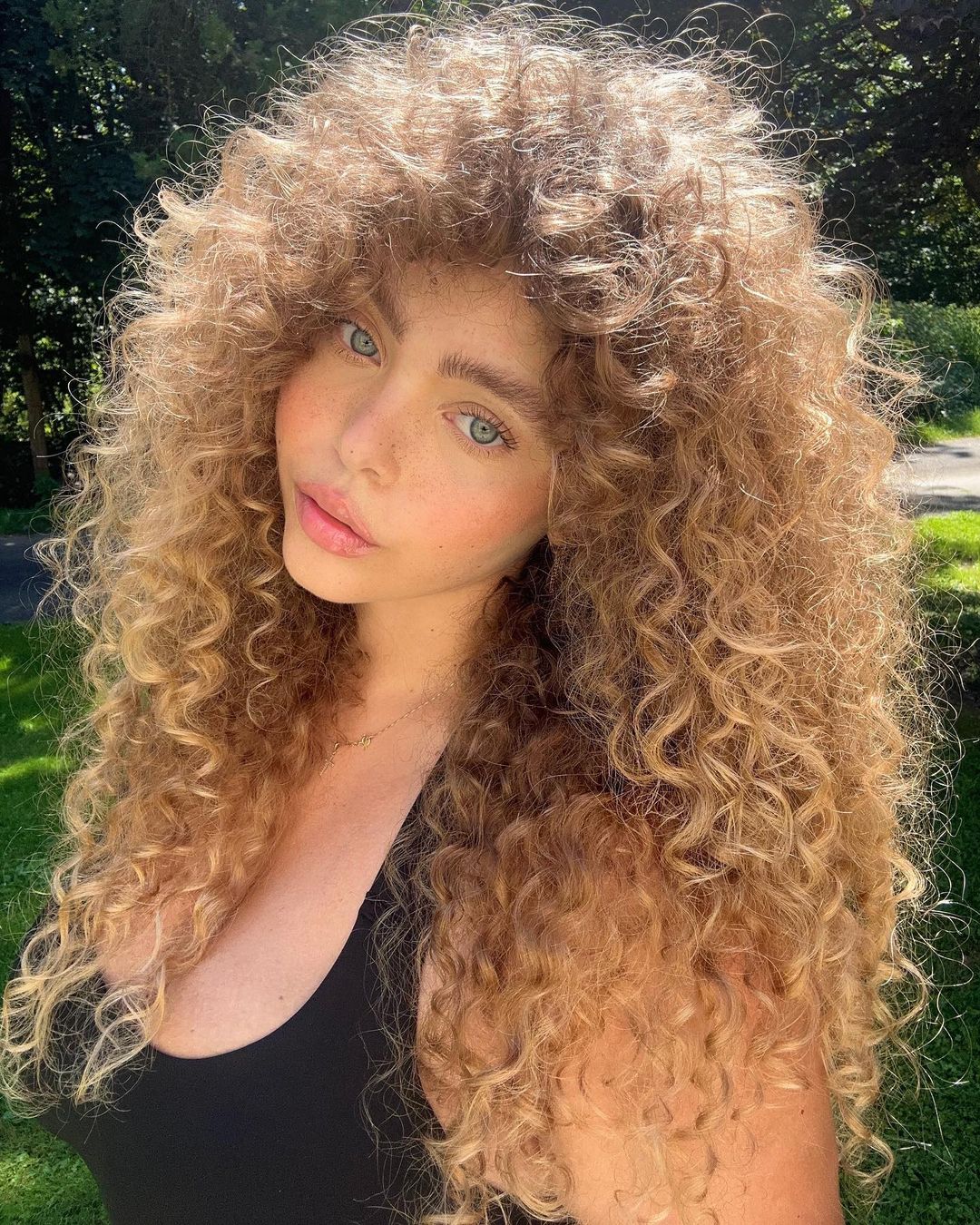 natural frizzy curls