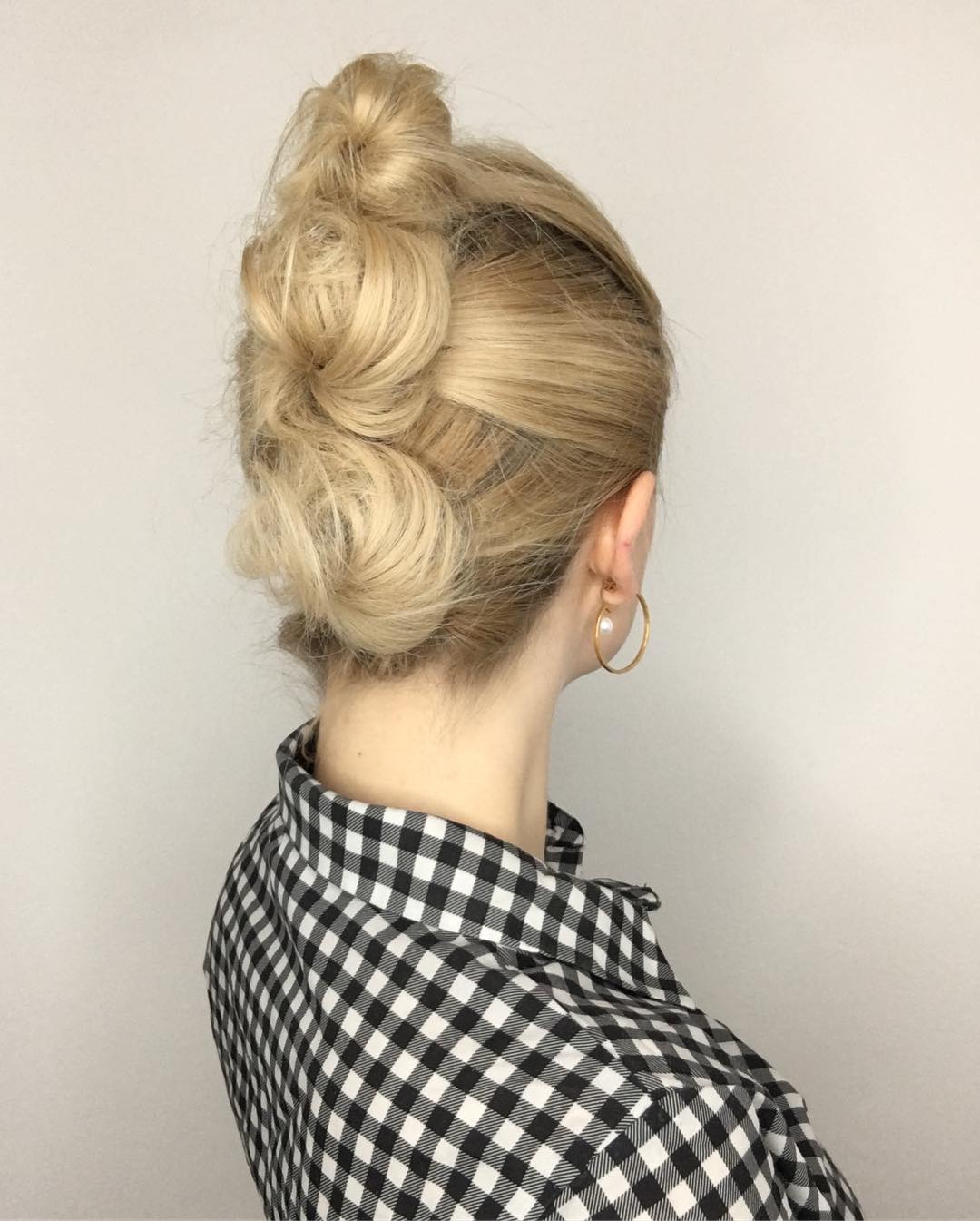 Raven Tresses: A Guide to Stunning Goth Hairdos 18 goth hairstyle