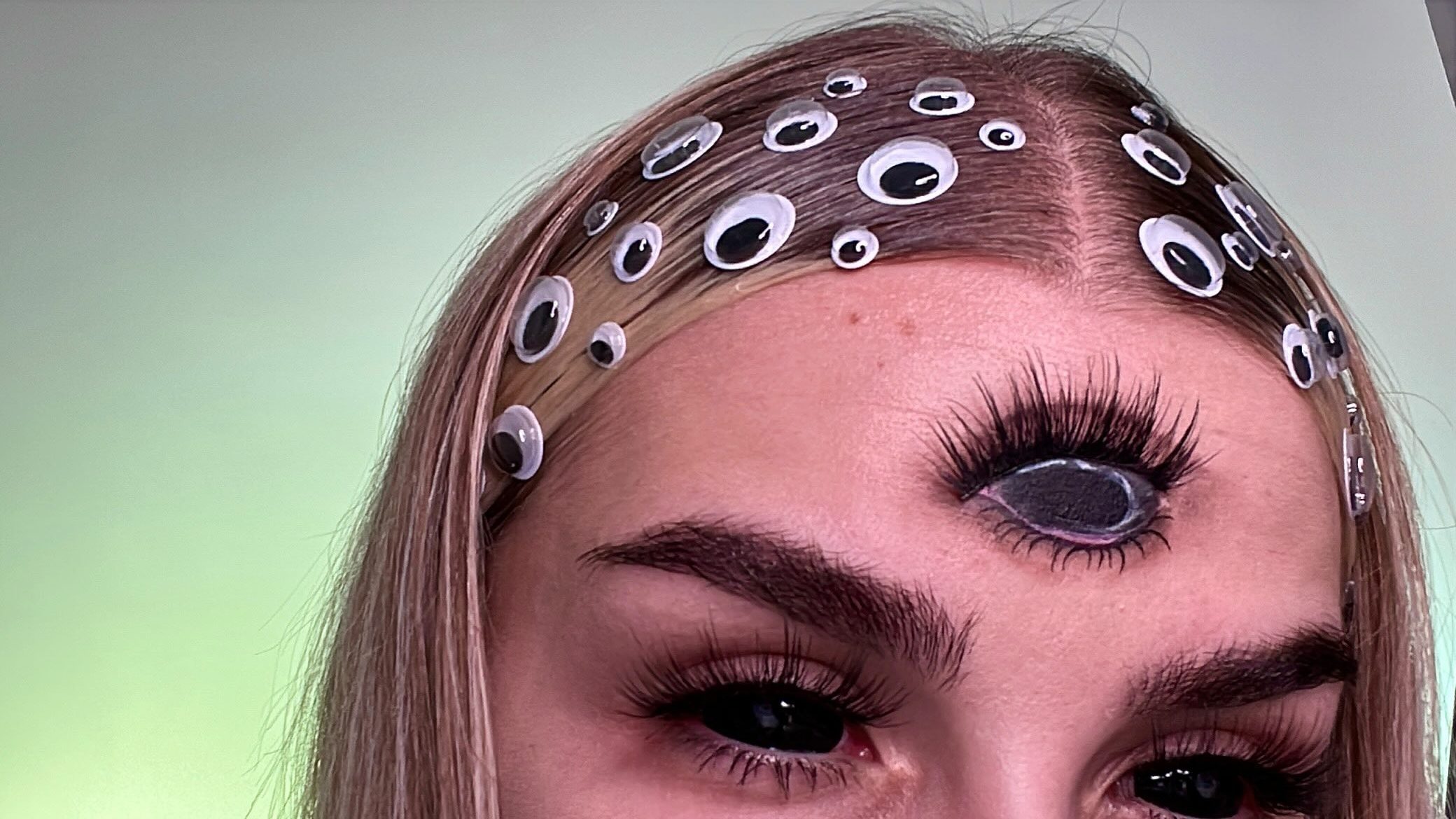 33 Hair-raising Halloween Looks: Get Ghoulishly Glamorous 26 best halloween hairstyle