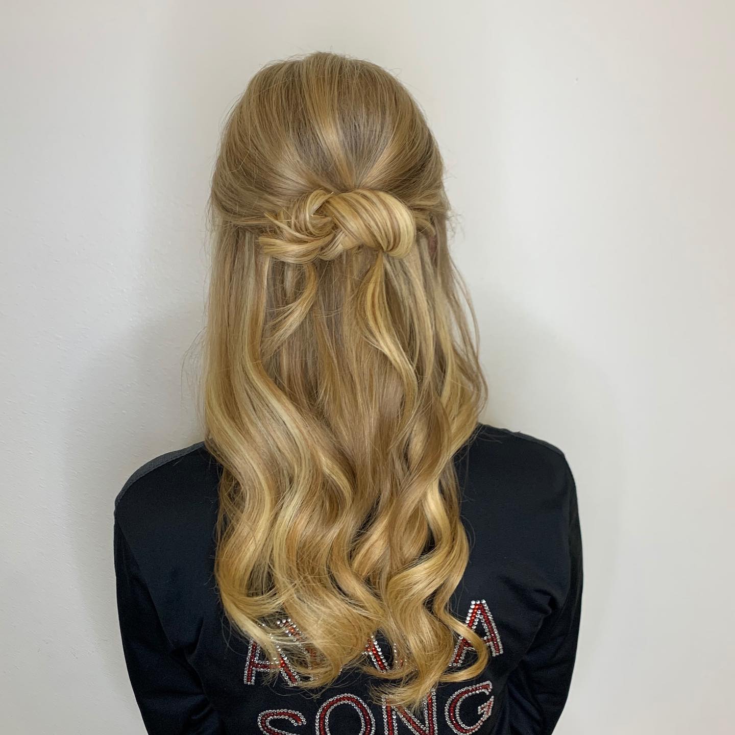 Glamour and Grace: Homecoming Hair Inspiration 3 Glamour and Grace: Homecoming Hair Inspiration Top Beauty Magazines