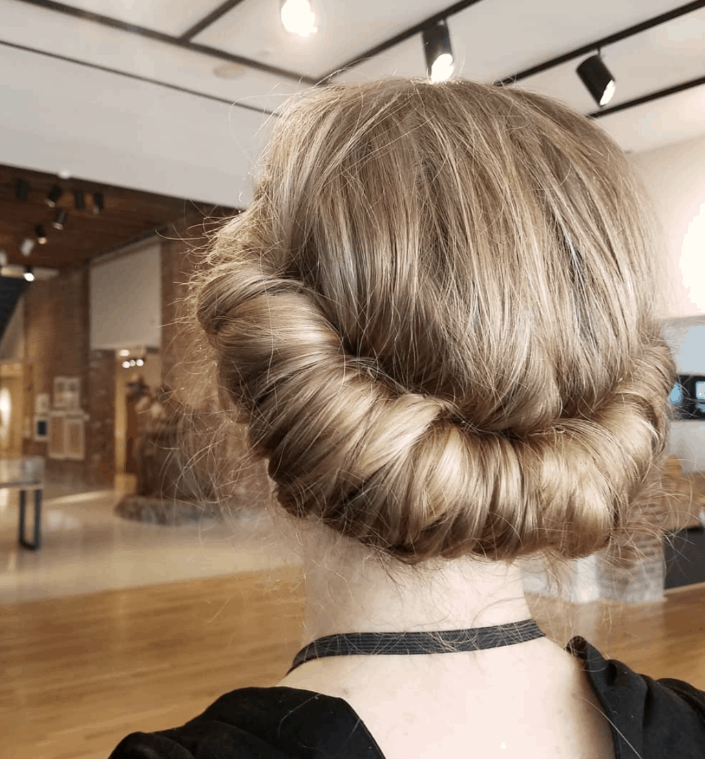 Vintage Roll Hairstyle For Thanksgiving